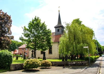Die denkmalgeschützte St.-Michael-Kirche in Wehmingen