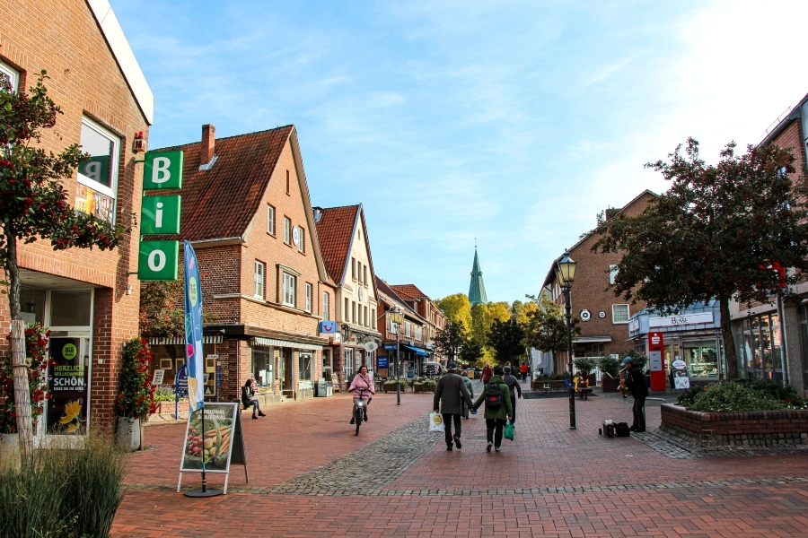 in-der-fussgaengerzone Von Mai bis Oktober öffnen die Geschäfte auch sonntags