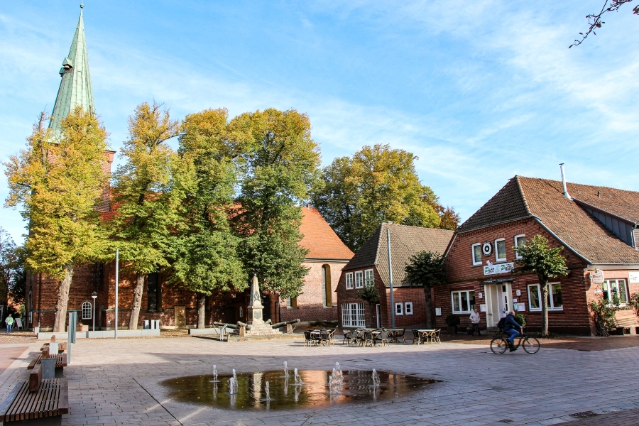 In der Mitte der Stadt befindet sich der Kirchplatz