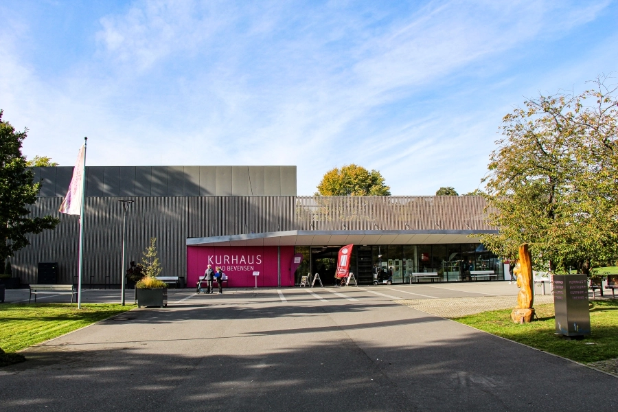 kurhaus Direkt am Kurpark steht das Kurhaus