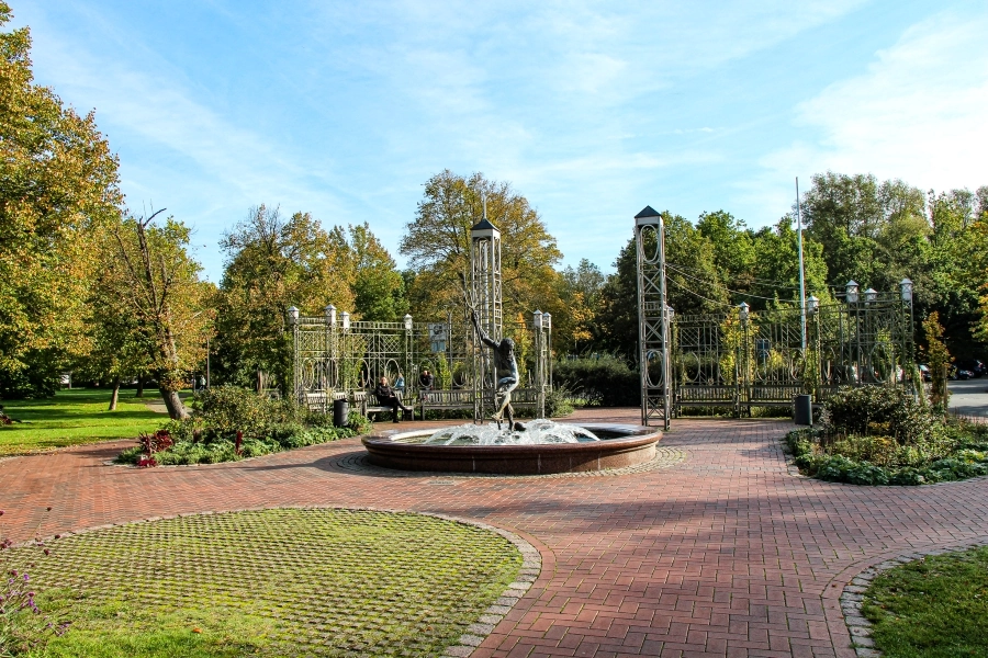 neptun-brunnen Der Neptunbrunnen am Kurpark
