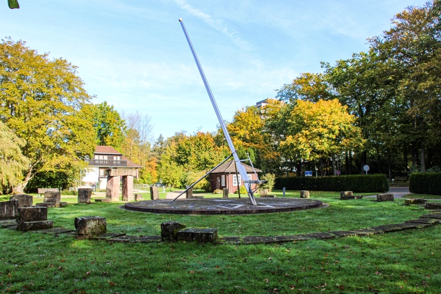 sonnenuhr Die Sonnenuhr von Bad Bevensen liegt am Eingang des Kurparks